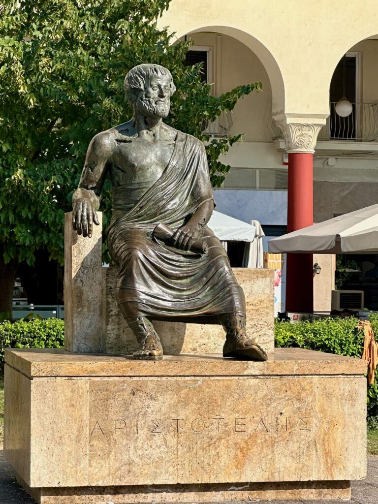 Statue of Aristotelis, Aristotelous Square: Honoring the great philosopher in Thessaloniki's heart.